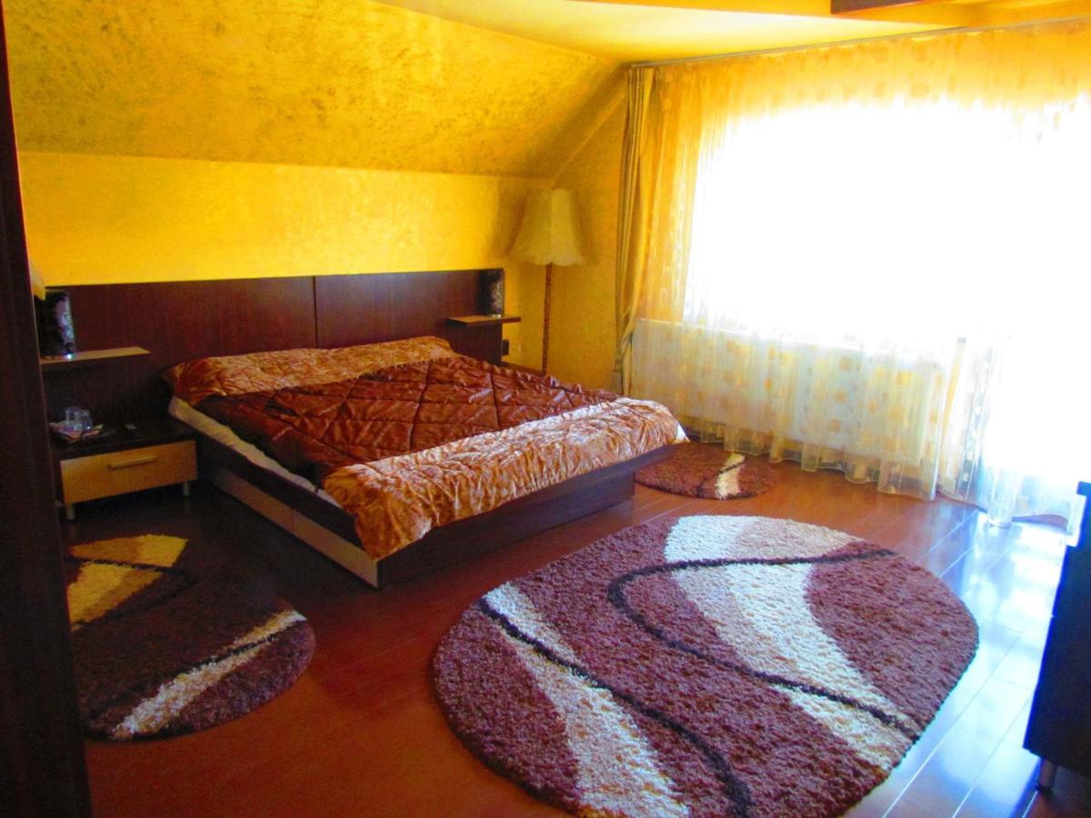 Amelia House Hotel Fagaras Ngoại thất bức ảnh